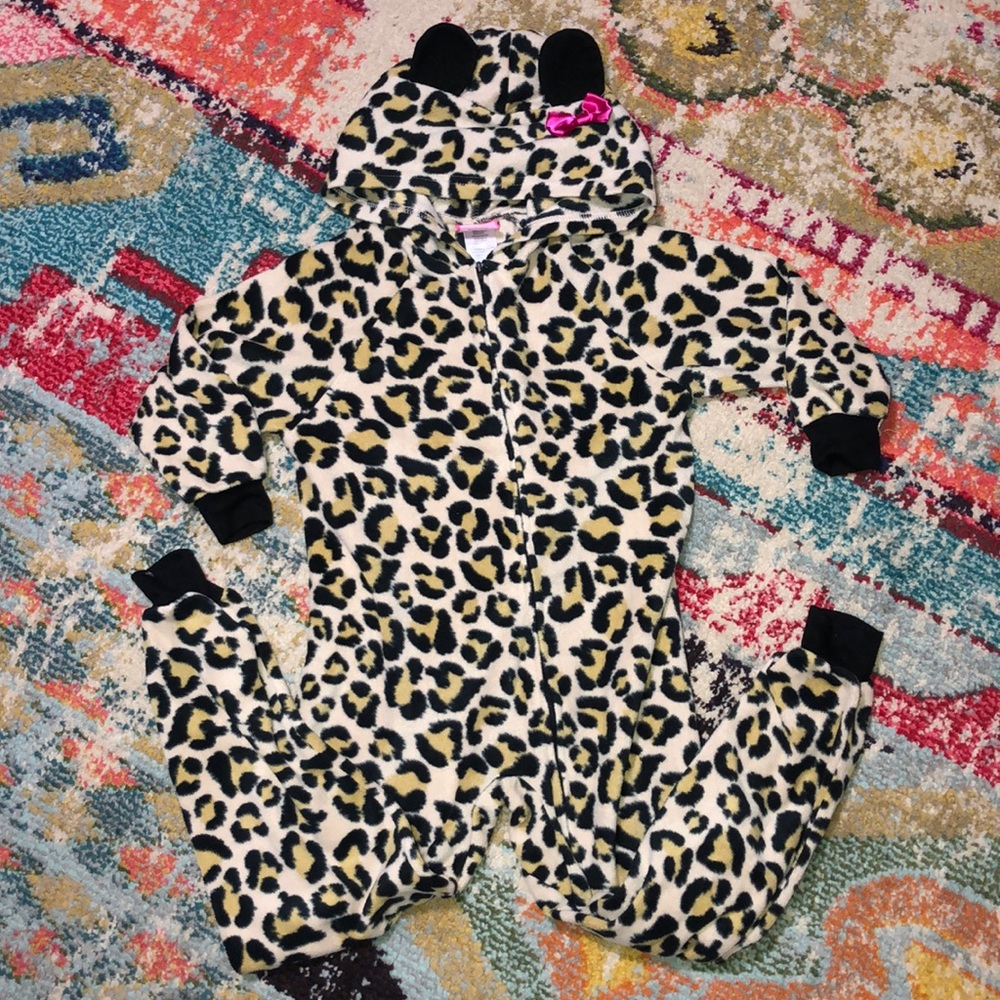 🧜🏼‍♀️3 for $15 item!🧜🏼‍♀️ one piece pjs